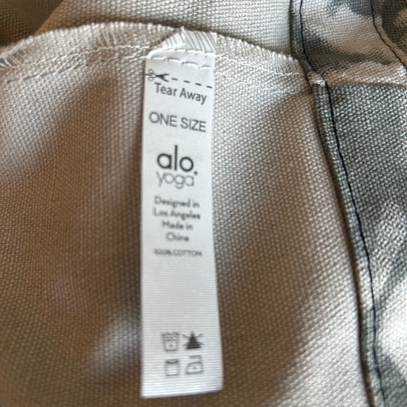NWT ALO YOGA Shopper Tote in Grey Tie Dye. One Size - Picture 9 of 9